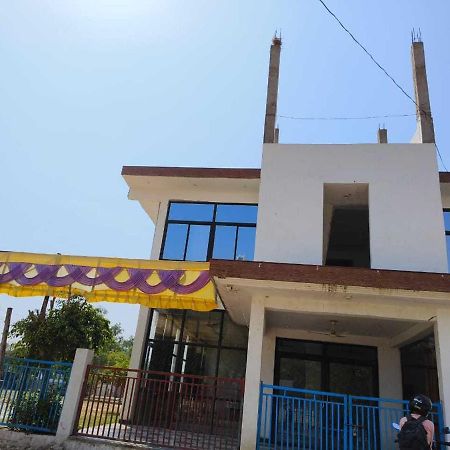 Oyo 81347 Amantran Hotel And Restaurant Kanpur Exterior photo