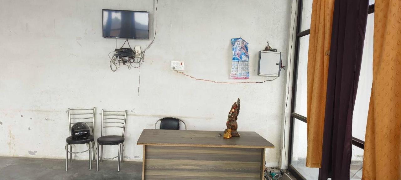 Oyo 81347 Amantran Hotel And Restaurant Kanpur Exterior photo